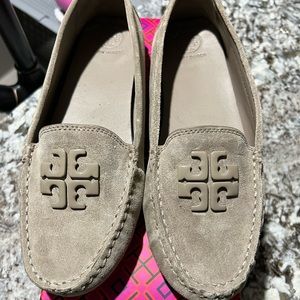 Tory Burch Lowell 2 Driver Suede in French Grey